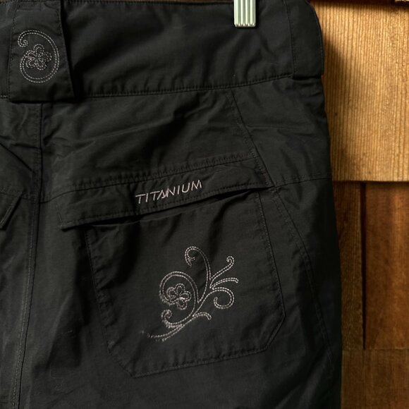 EUC Columbia Black Titanium Snowboard/Ski Pants Flower Detail in Women's Small - Picture 8 of 13